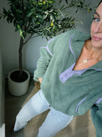FLEECE PULLOVER : PISTACHIO/PURPLE